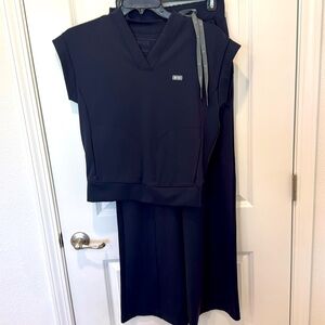 FIGS Women’s scrub set